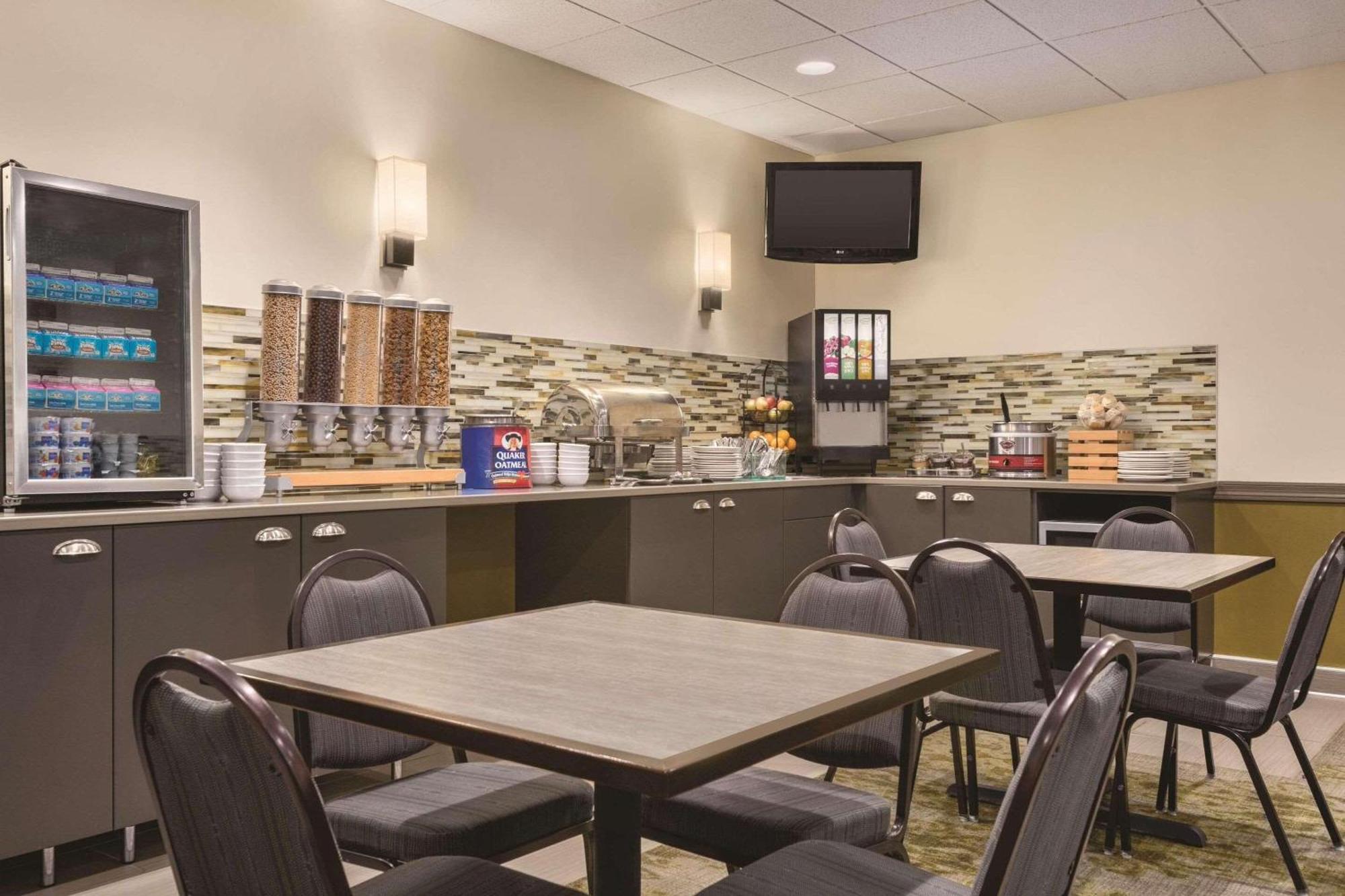 Country Inn & Suites By Radisson, Fergus Falls, Mn Exteriör bild