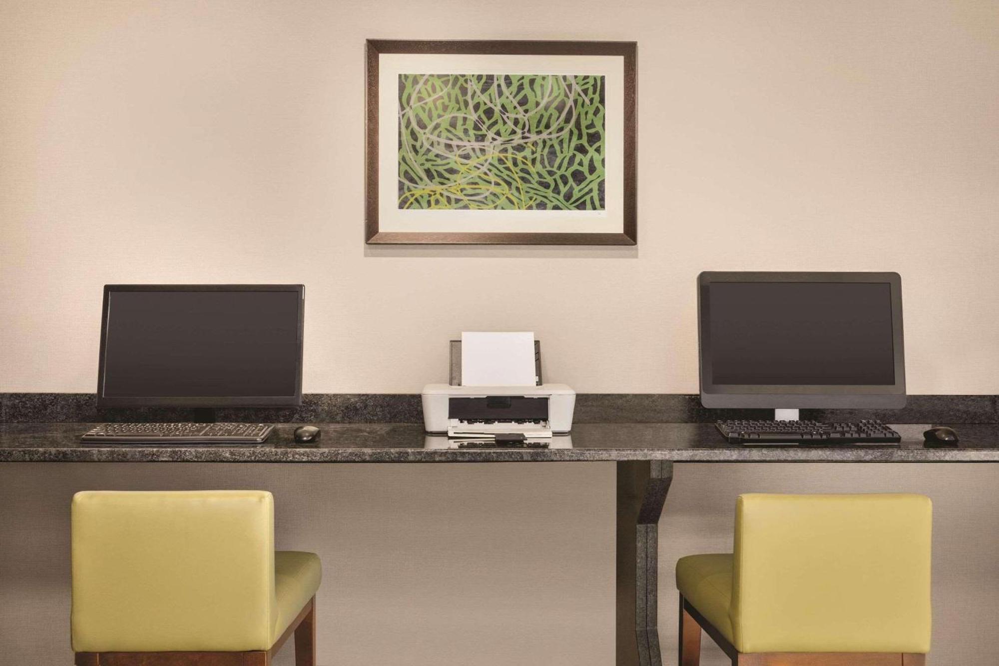 Country Inn & Suites By Radisson, Fergus Falls, Mn Exteriör bild
