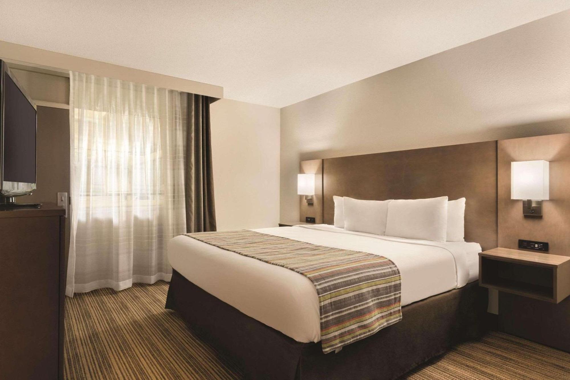 Country Inn & Suites By Radisson, Fergus Falls, Mn Exteriör bild