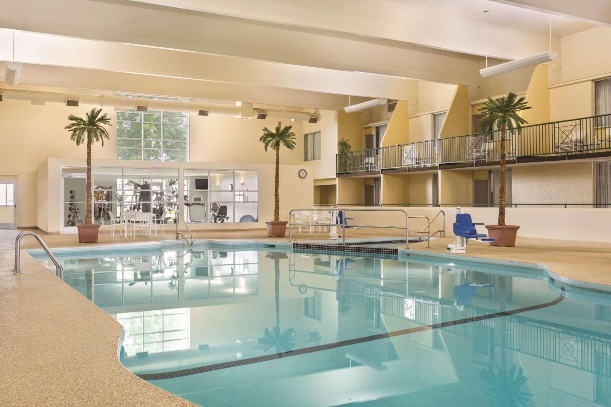 Country Inn & Suites By Radisson, Fergus Falls, Mn Exteriör bild