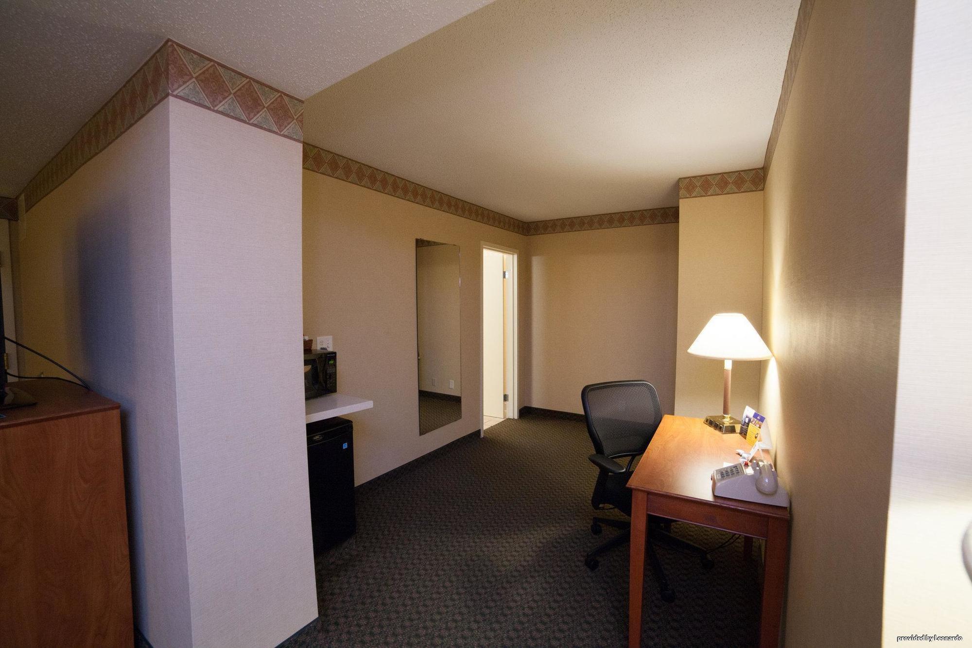 Country Inn & Suites By Radisson, Fergus Falls, Mn Exteriör bild